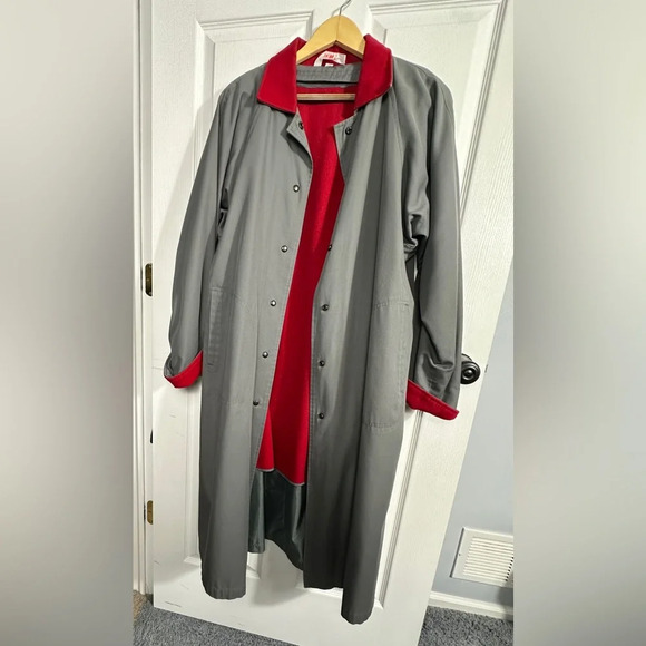 Vintage Braefair for Lord & Taylor gray trench coat with red interior/trim. Sz 4 - Picture 1 of 13
